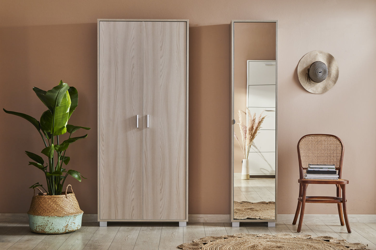 Cabinet with 2 doors for brooms